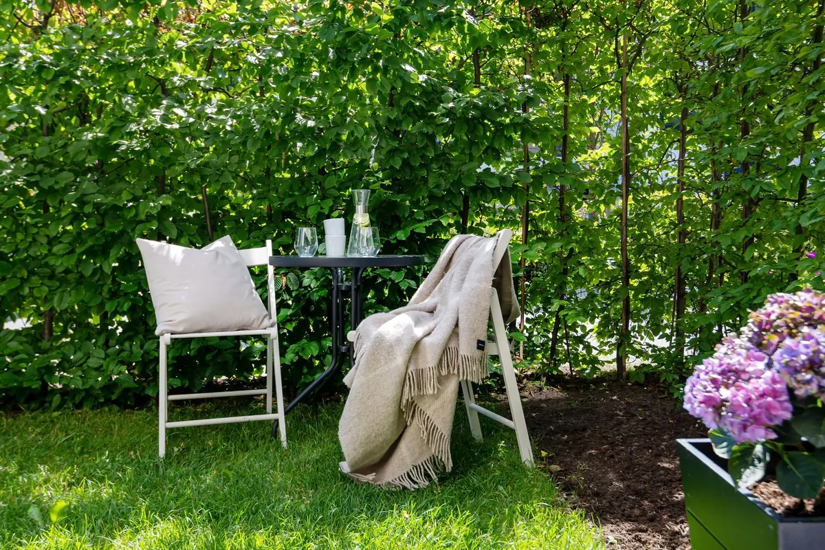 How to Extend Outdoor Entertaining into Autumn with Layered Heating