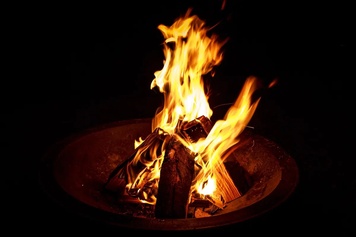 How to Plan a Fire Pit Zone Without Breaking UK Planning Rules
